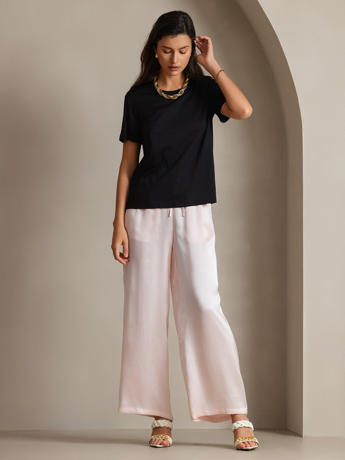 [Black] SilkSilky Silk Knitted Short Sleeve Round Neck Women's T-Shirt 006