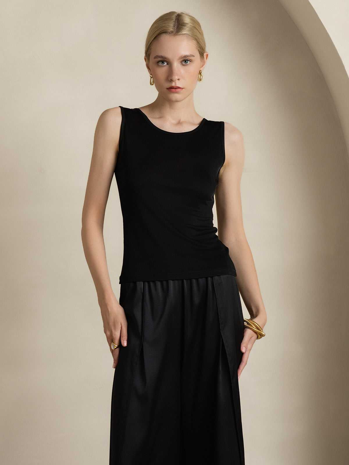 [Black] SilkSilky Silk Knitted Sleeveless Round Neck Women's T-Shirt 001