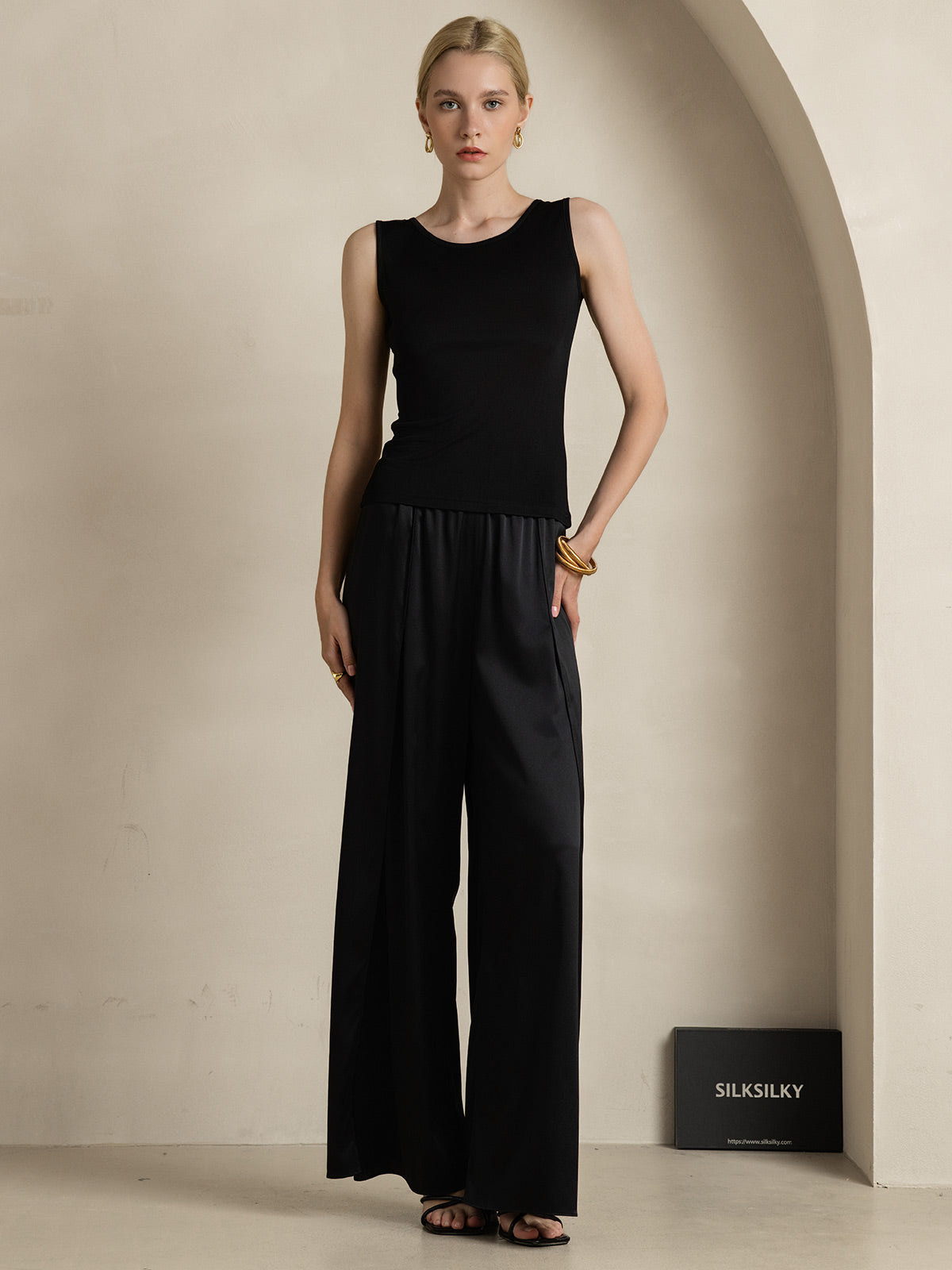 [Black] SilkSilky Silk Knitted Sleeveless Round Neck Women's T-Shirt 008