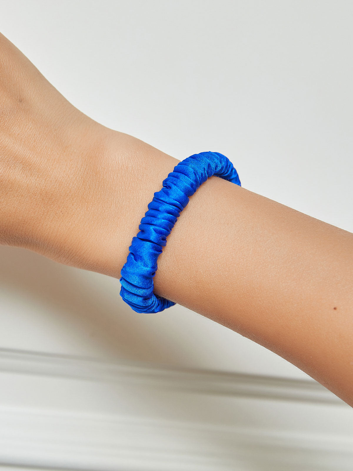 [Blue] SilkSilky 19Momme Pure Silk Scrunchie 001
