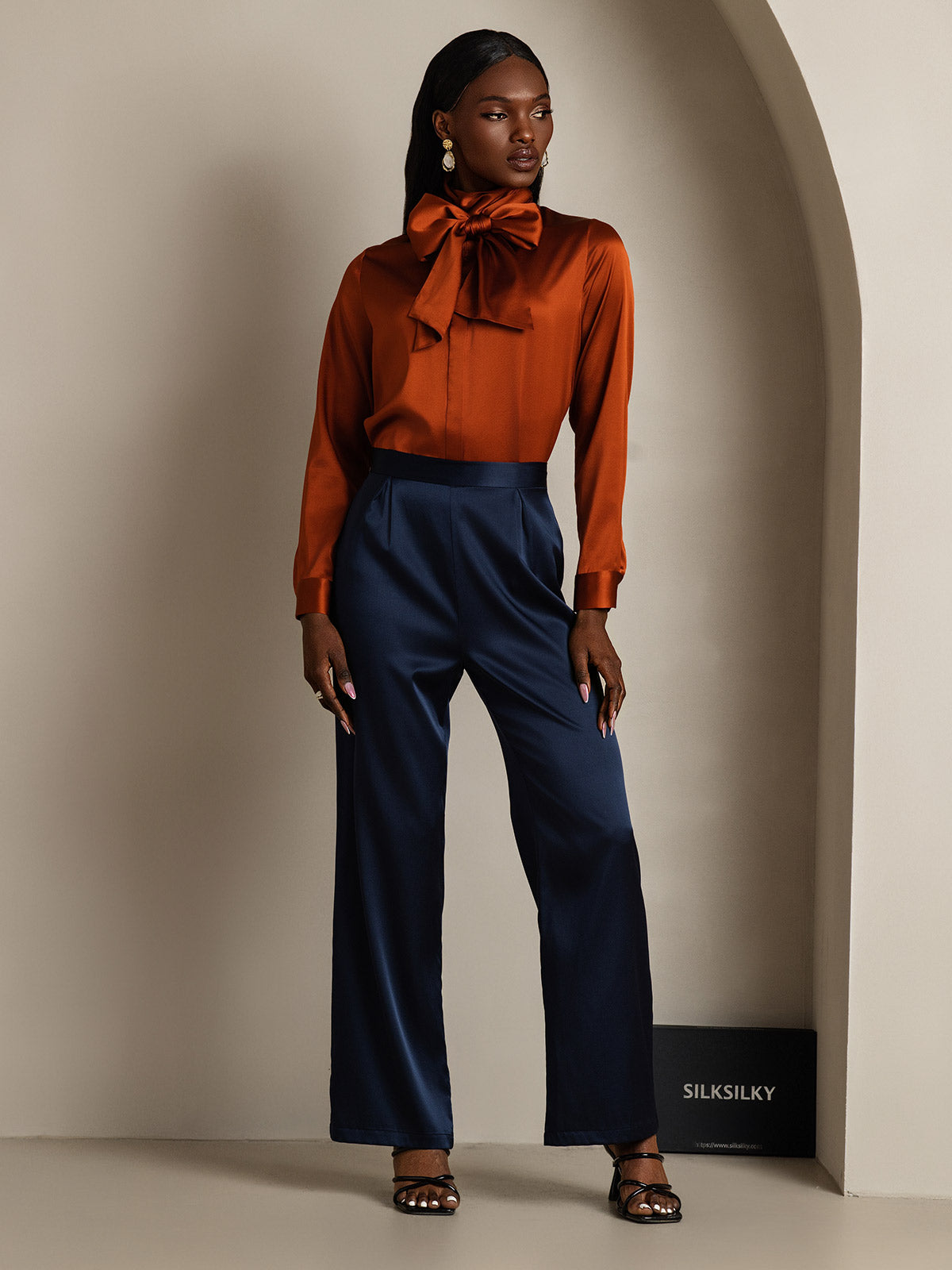 [Caramel] SilkSilky  19Momme Silk Long Sleeve Tie Neck Blouse 009