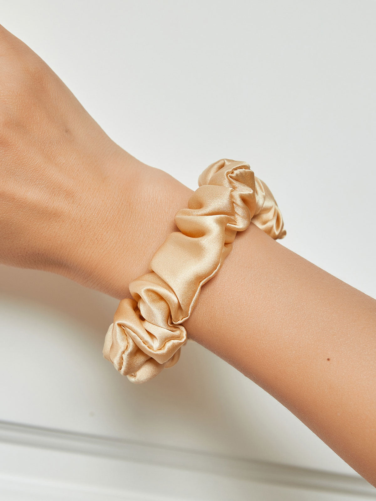 [Champagne] SilkSilky 19Momme Pure Silk Scrunchie 001