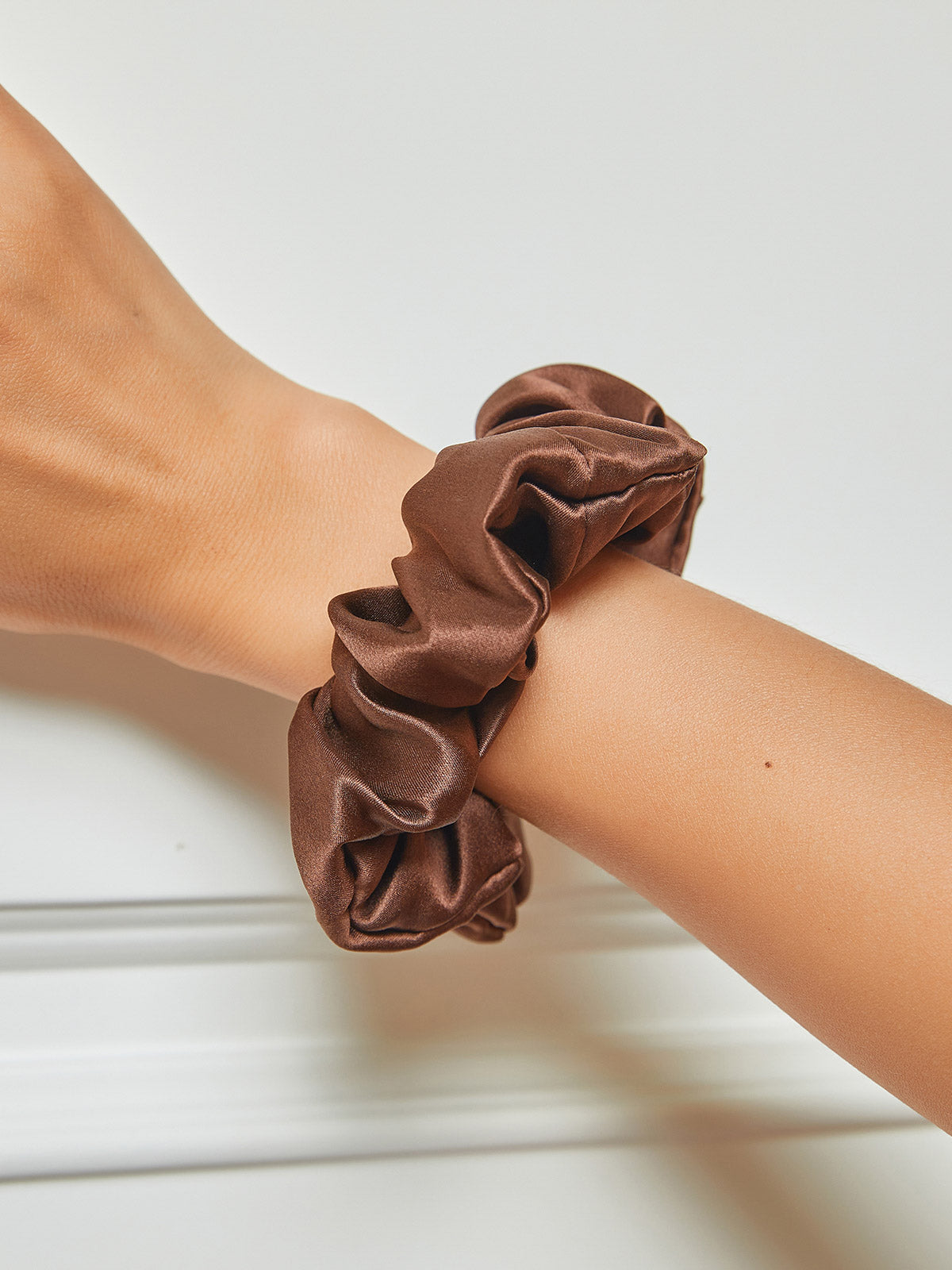 [Coffee] SilkSilky 19Momme Pure Silk Scrunchie 001