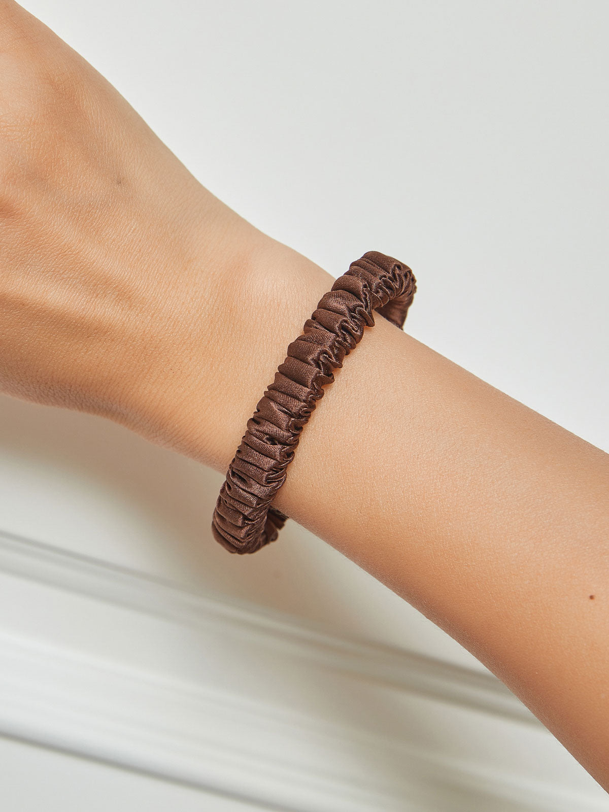 [Coffee] SilkSilky 19Momme Pure Silk Scrunchie 001
