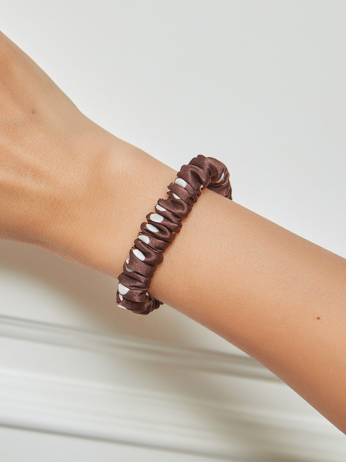 [Coffee] SilkSilky Pure Silk Scrunchie 001