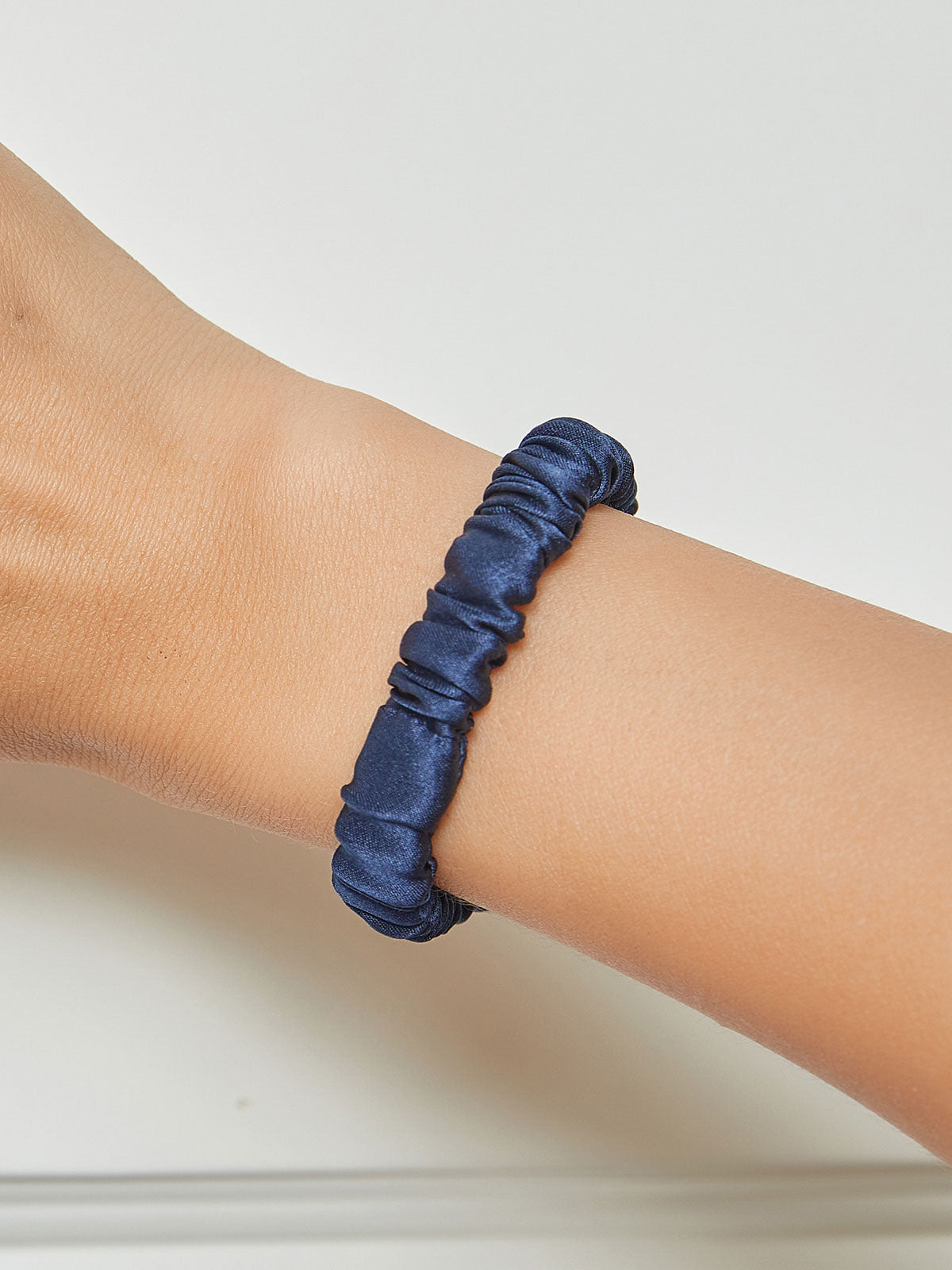 [Dark Blue] SilkSilky 19Momme Pure Silk Scrunchie 001