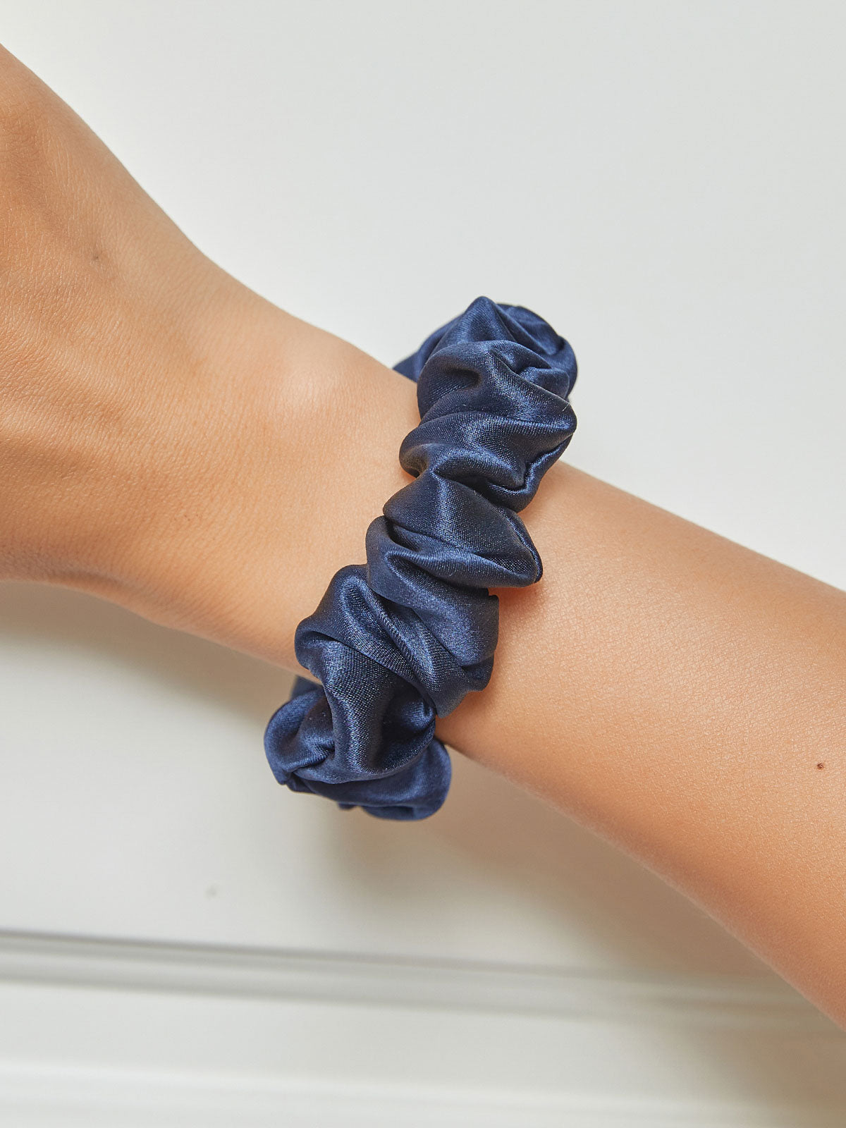 [Dark Blue] SilkSilky 19Momme Pure Silk Scrunchie 001
