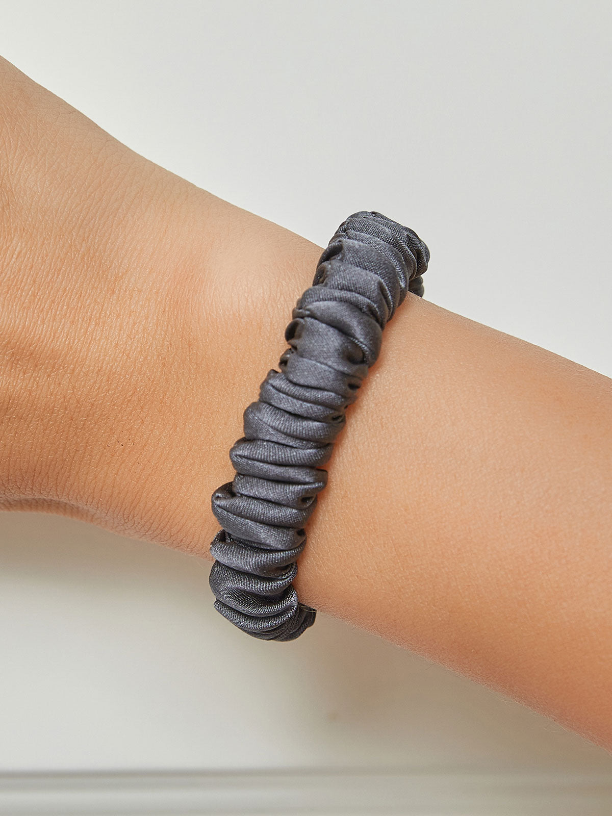 [Dark Gray] SilkSilky 19Momme Pure Silk Scrunchie 001
