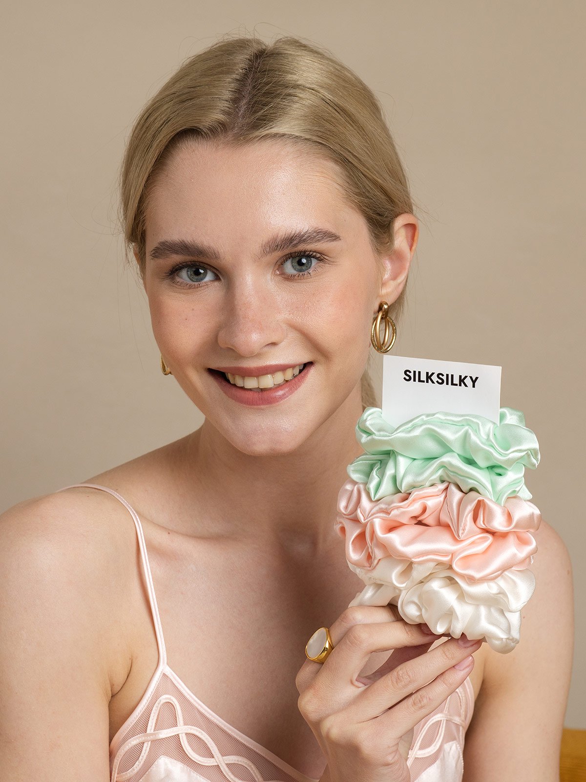 [Group2] SilkSilky Pure Silk Scrunchie 001