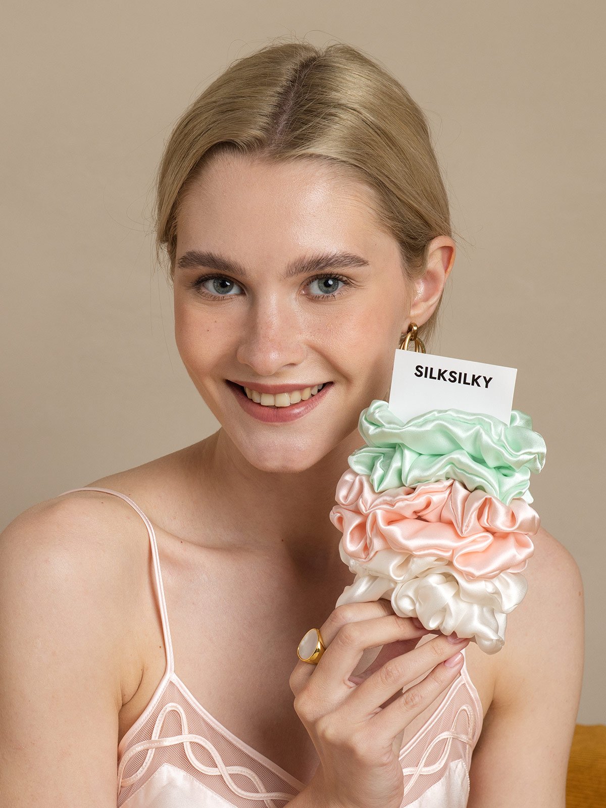 [Group2] SilkSilky Pure Silk Scrunchie 002