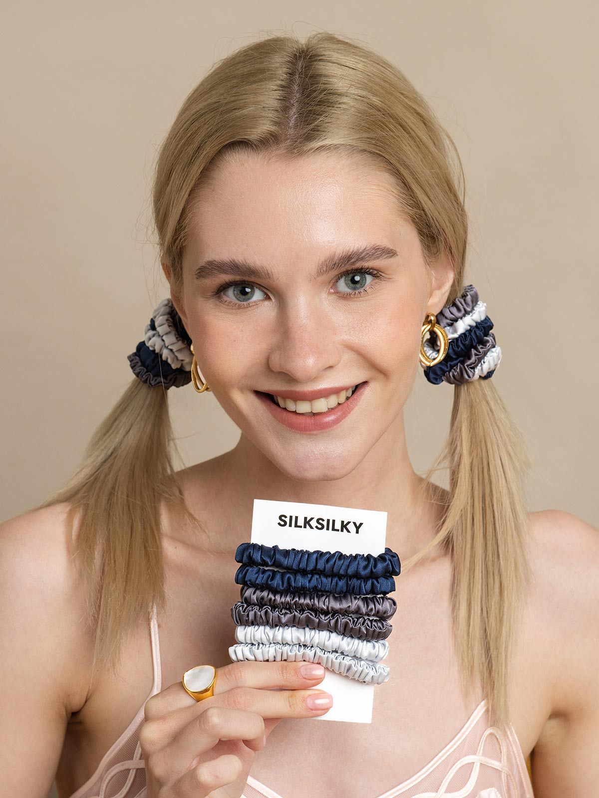 [Group4] SilkSilky Pure Silk Scrunchie 001