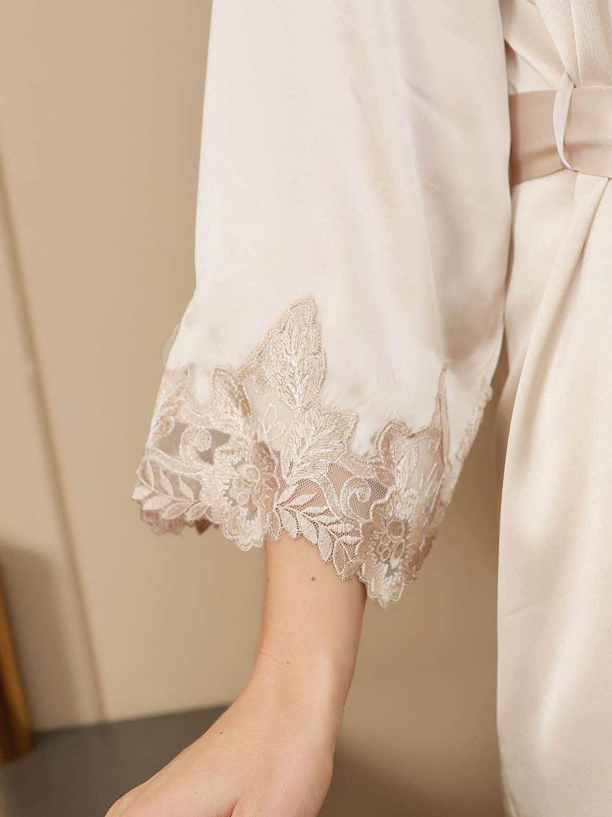 [Ivory] SilkSilky 3/4 Sleeve Nightgown&Robe Set 010