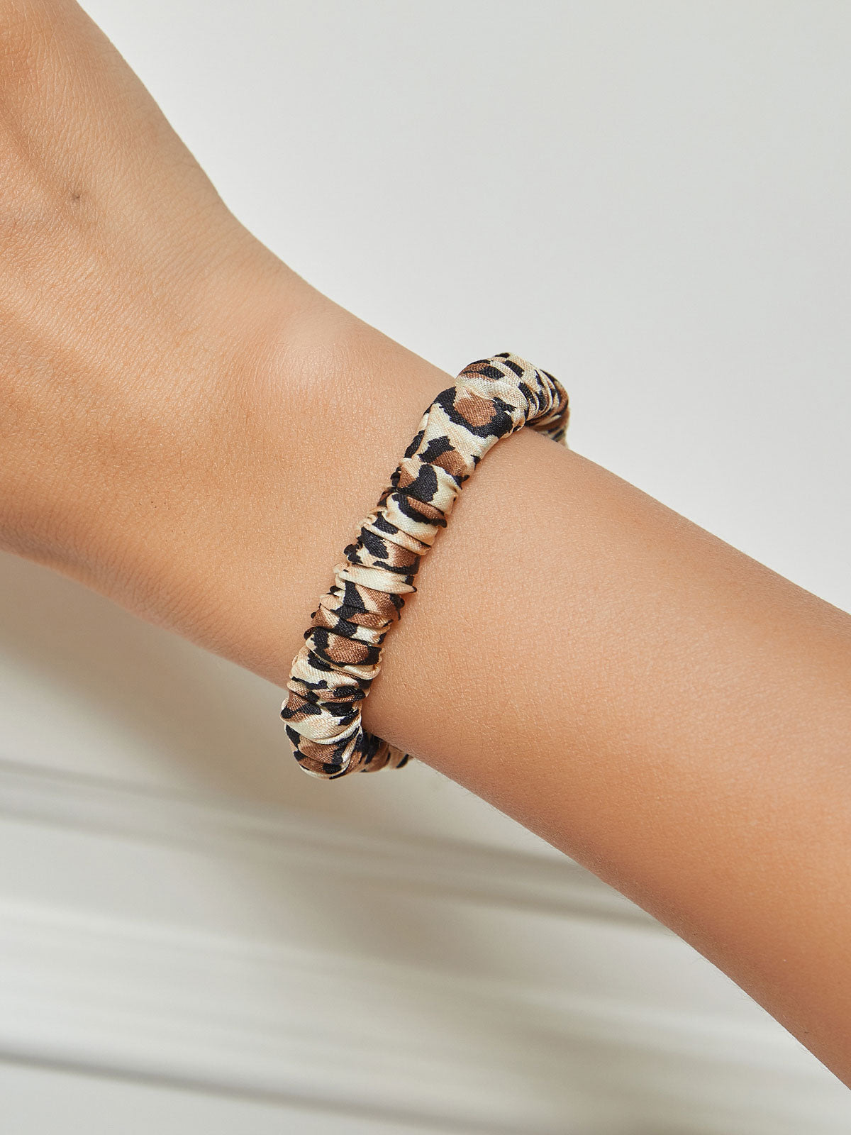 [Leopard] SilkSilky 19Momme Pure Silk Scrunchie 001