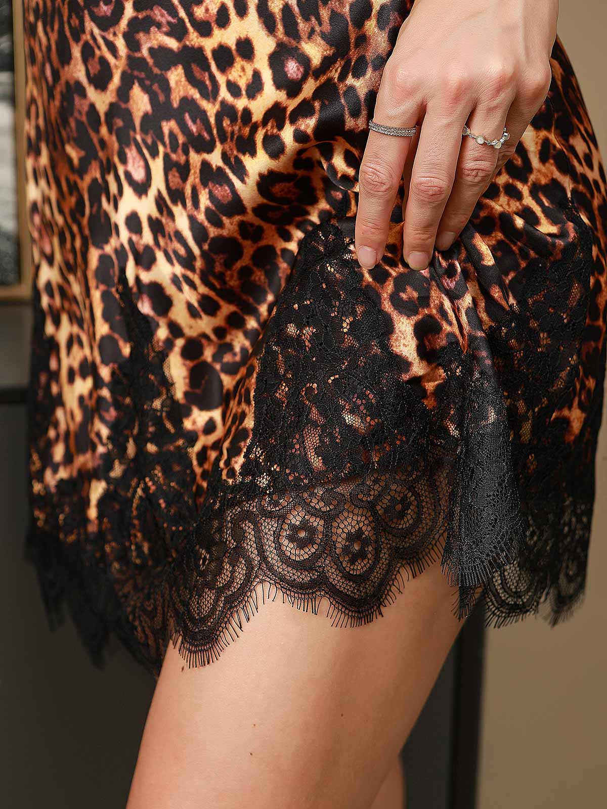 SilkSilky Pure Silk Leopard Print Spaghetti Strap V-neck Short Nightgown with Lace Design, Leopard / S
