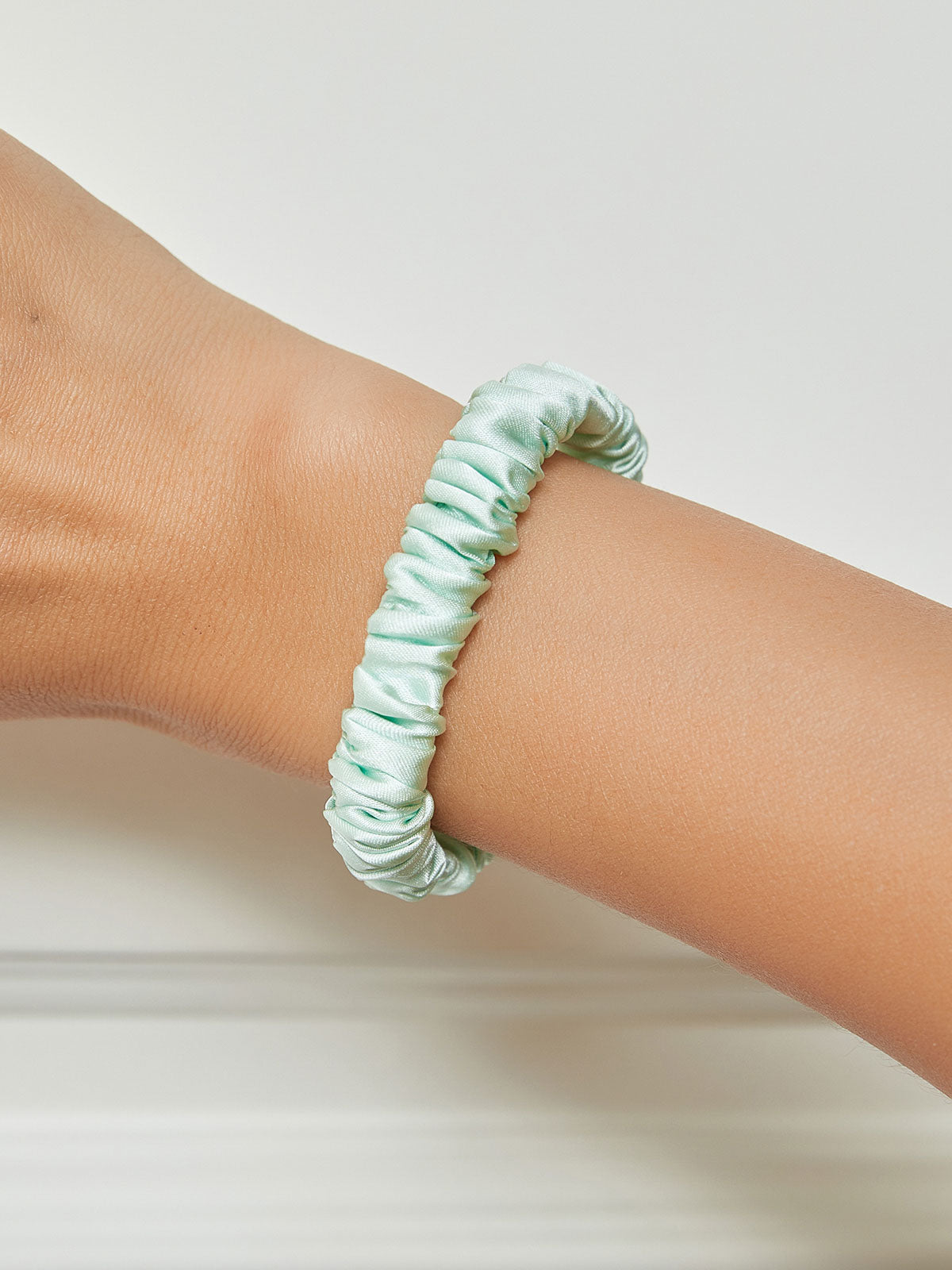 [Light Green] SilkSilky 19Momme Pure Silk Scrunchie 001