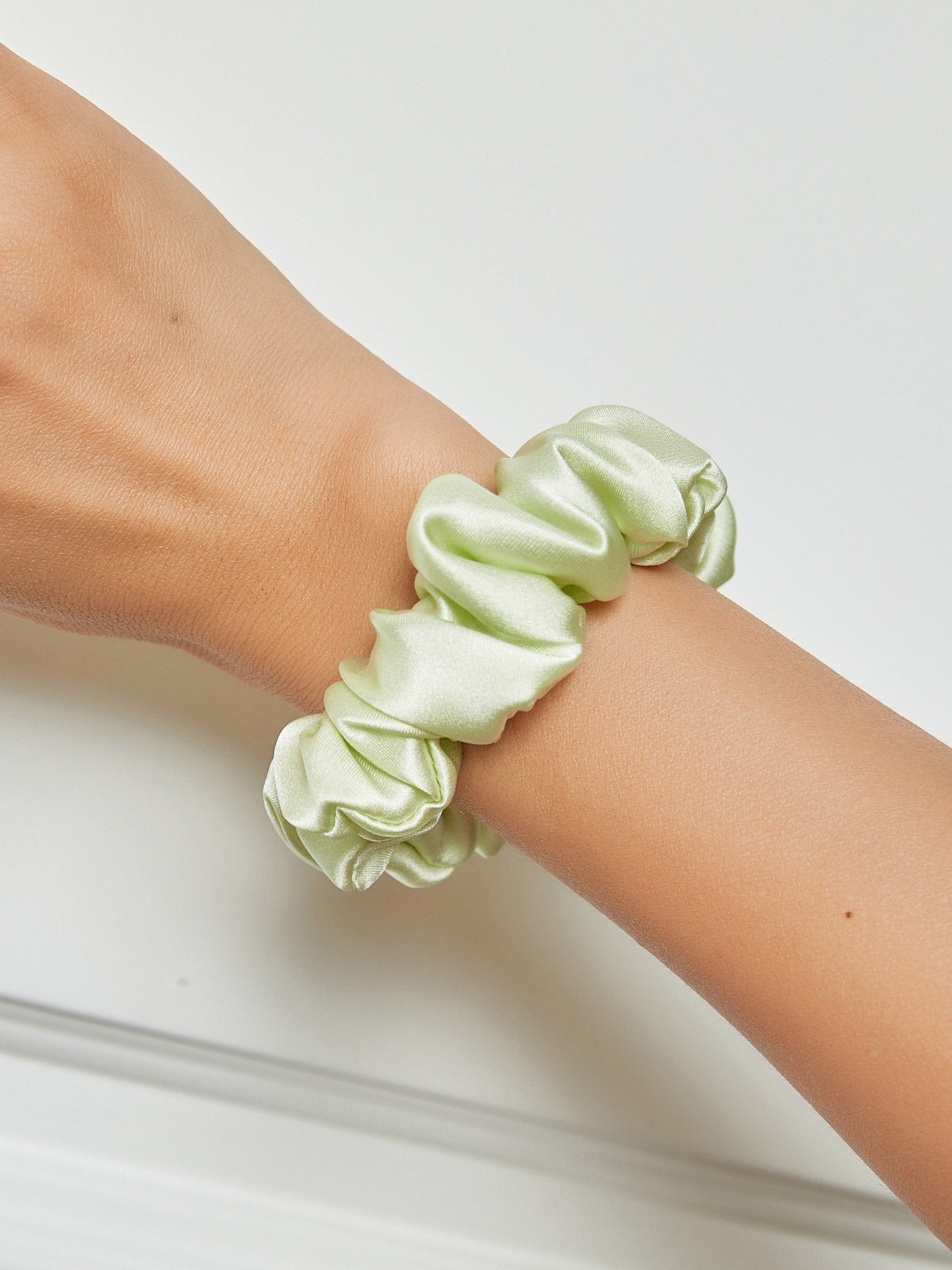 [Light Green] SilkSilky 19Momme Pure Silk Scrunchie 001