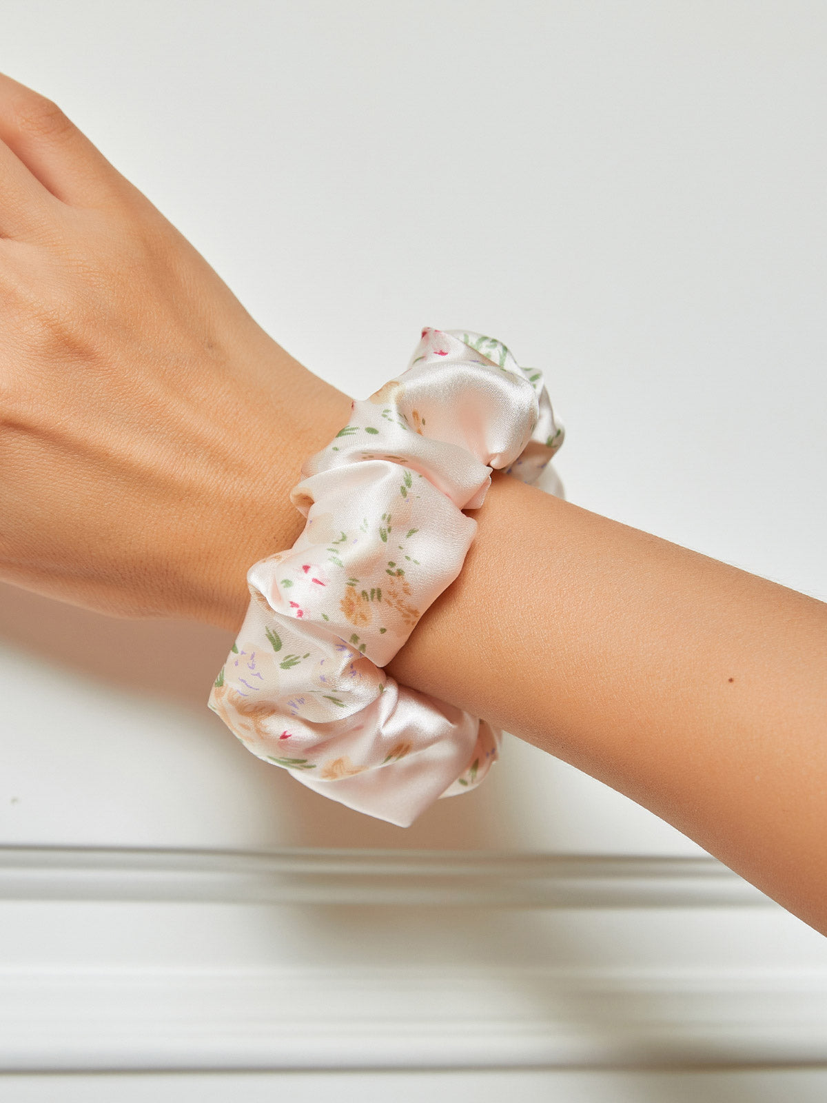 [Light Pink] SilkSilky 19Momme Pure Silk Scrunchie 001