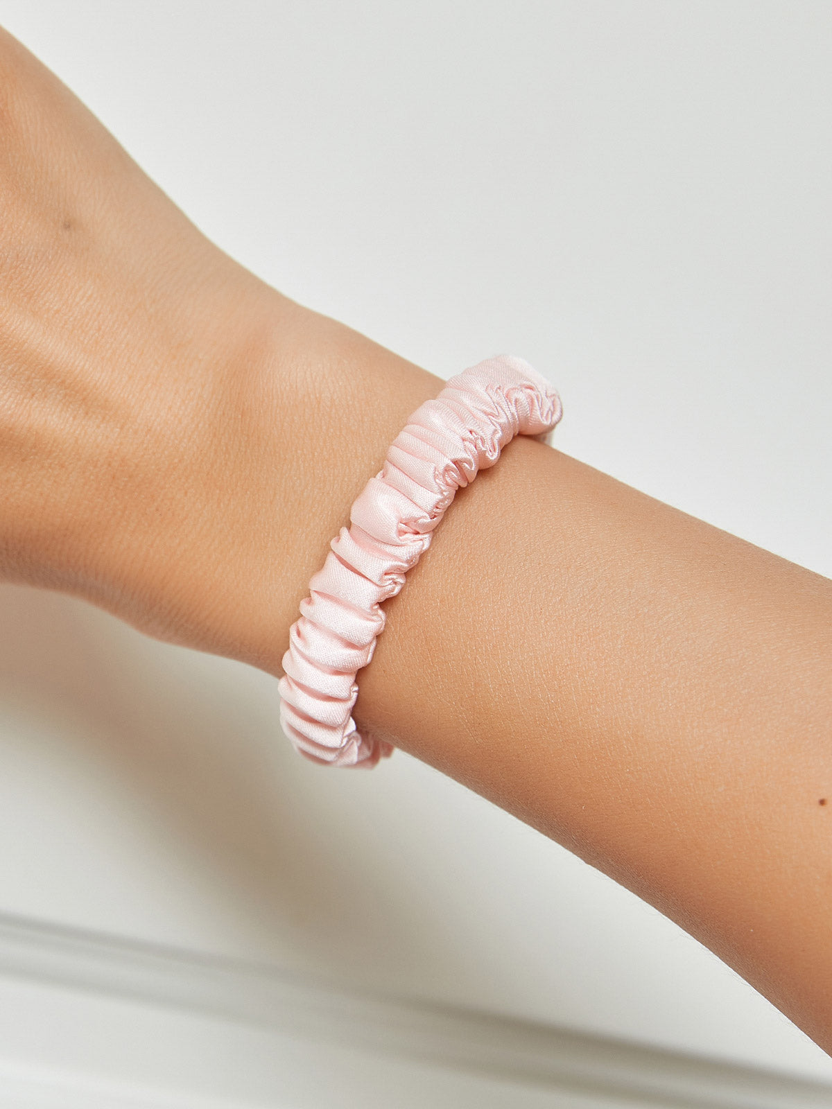 [Light Pink] SilkSilky 19Momme Pure Silk Scrunchie 001