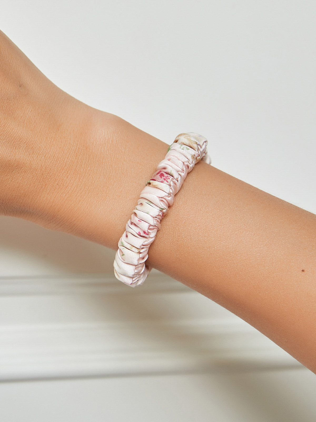 [Light Pink] SilkSilky Pure Silk Scrunchie 001