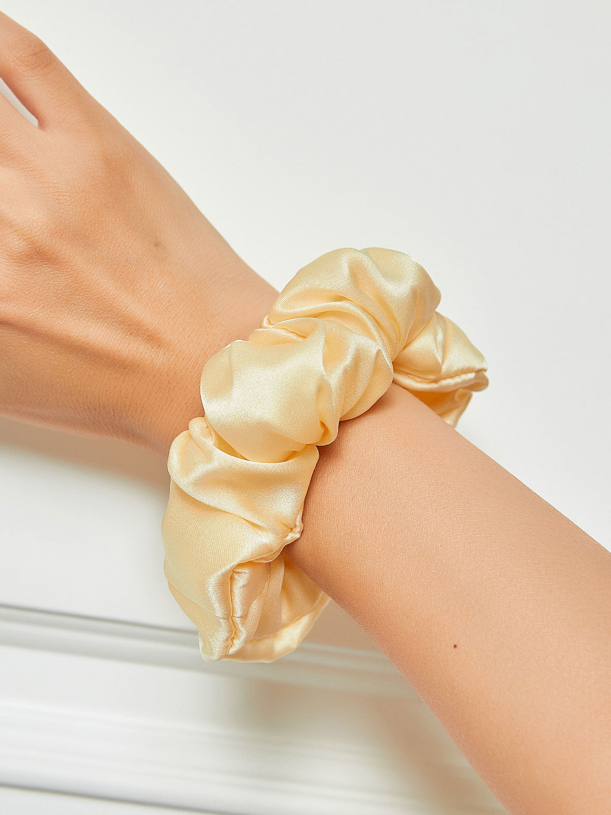 [Light Yellow] SilkSilky 19Momme Pure Silk Scrunchie 001