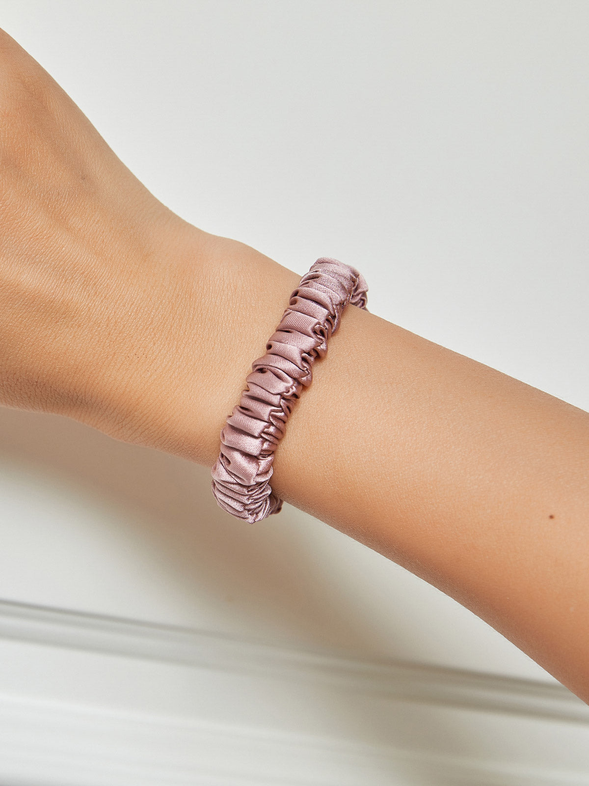 [Pale Mauve] SilkSilky 19Momme Pure Silk Scrunchie 001