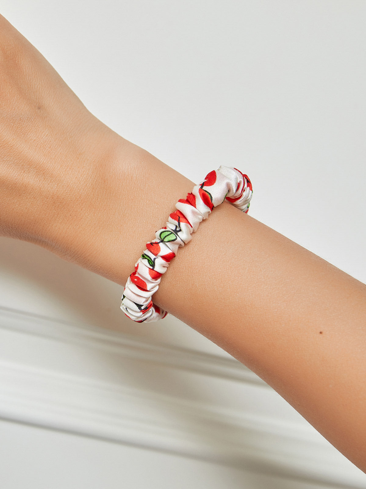 [Red] SilkSilky Pure Silk Scrunchie 001