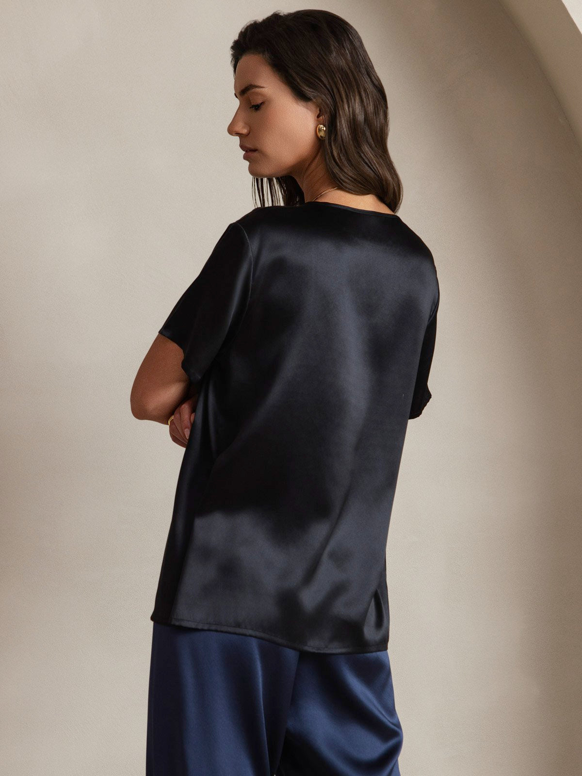 SilkSilky  Pure Silk Short Sleeve Round Neck Women's T-Shirt Black 002