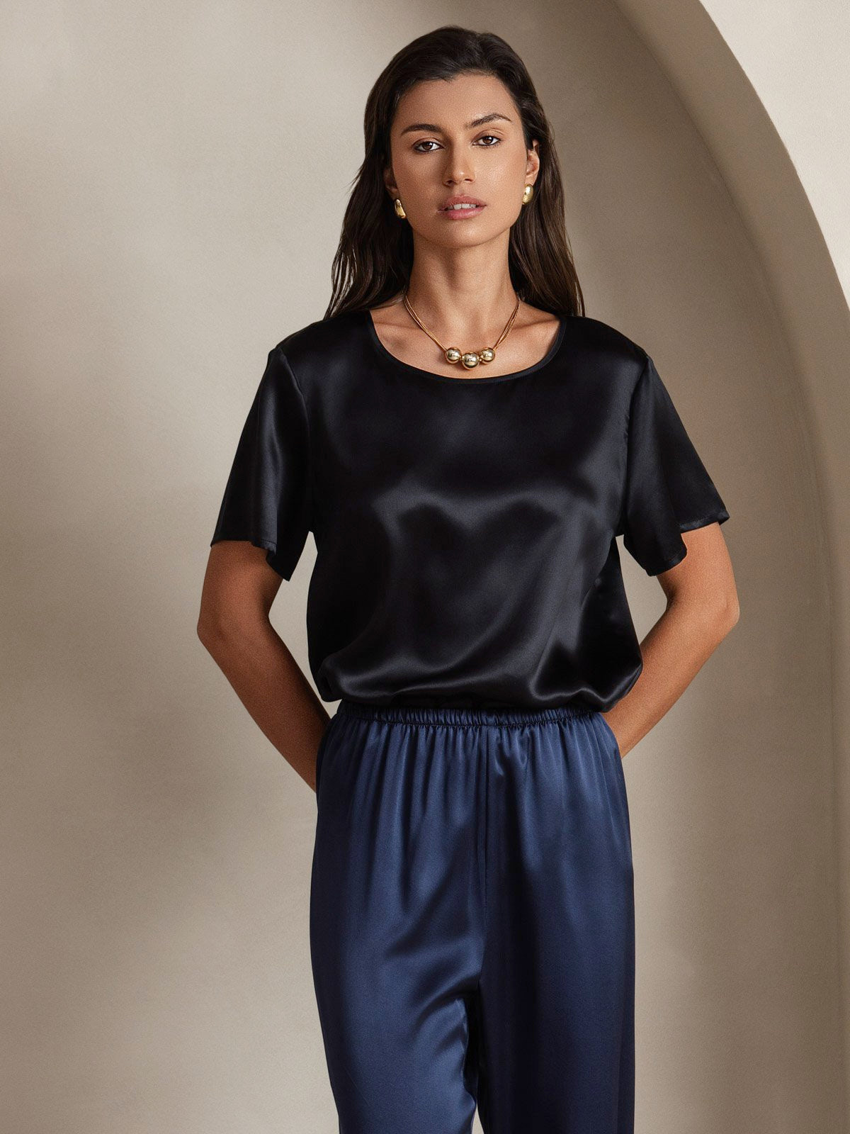 SilkSilky  Pure Silk Short Sleeve Round Neck Women's T-Shirt Black 005