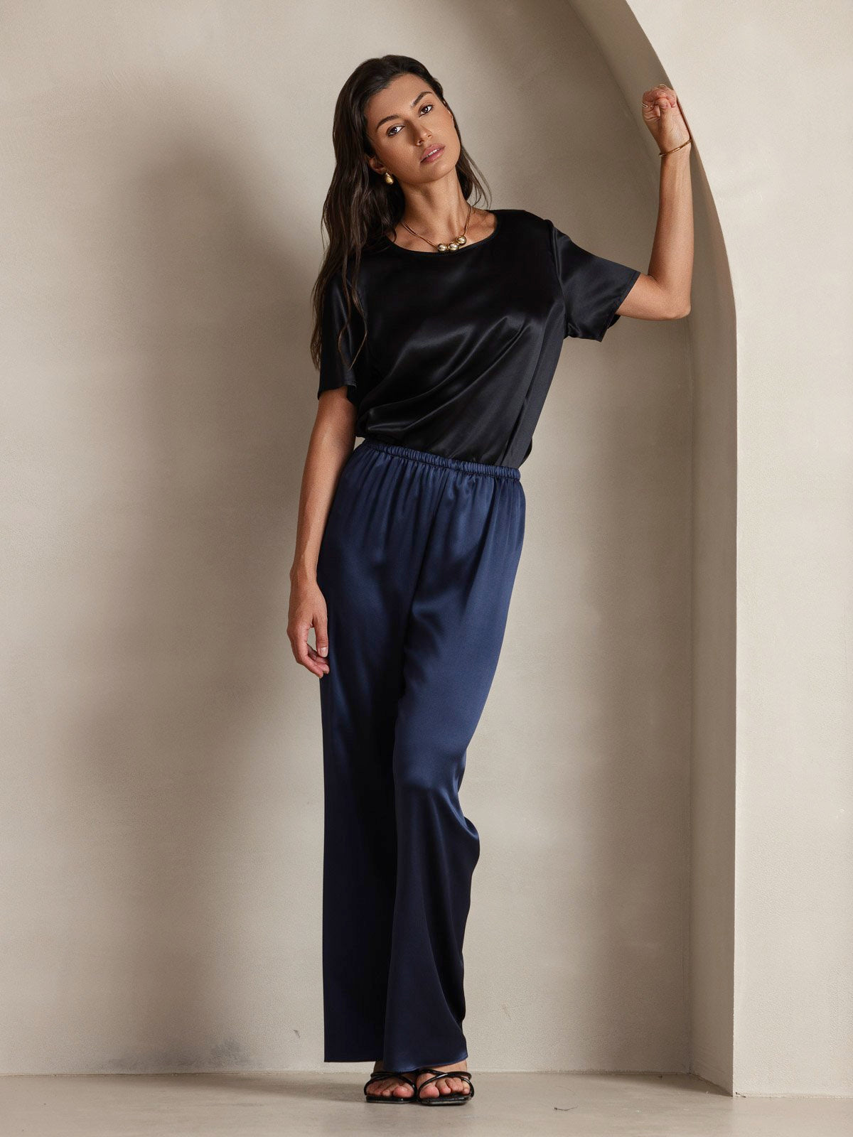 SilkSilky  Pure Silk Short Sleeve Round Neck Women's T-Shirt Black 007