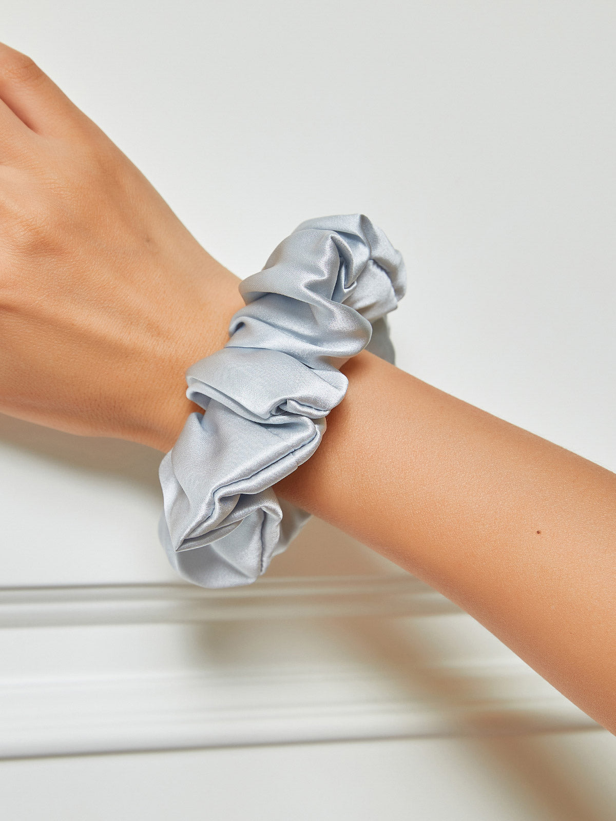 [Silver] SilkSilky 19Momme Pure Silk Scrunchie 001