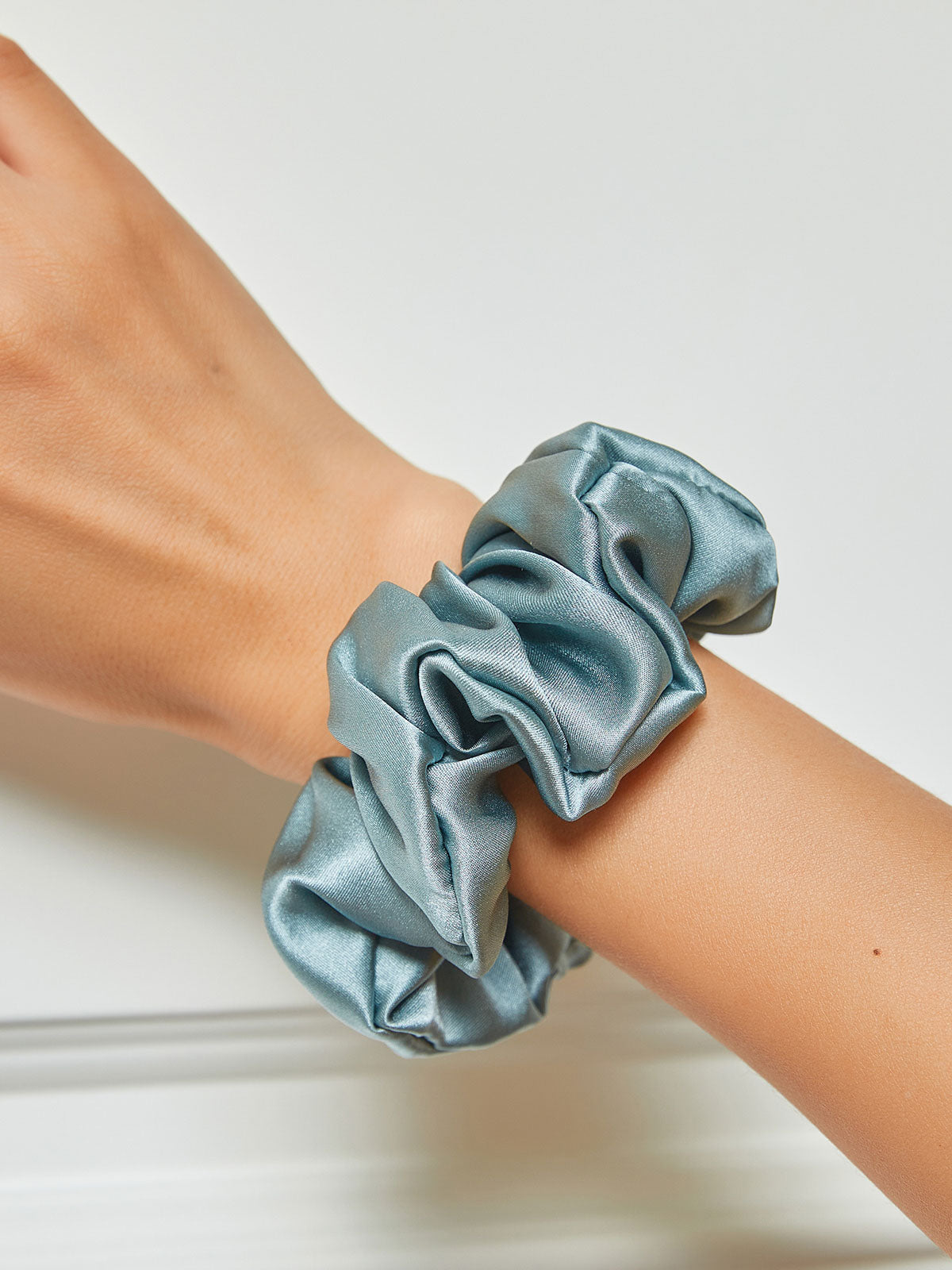 [Steel Blue] SilkSilky 19Momme Pure Silk Scrunchie 001