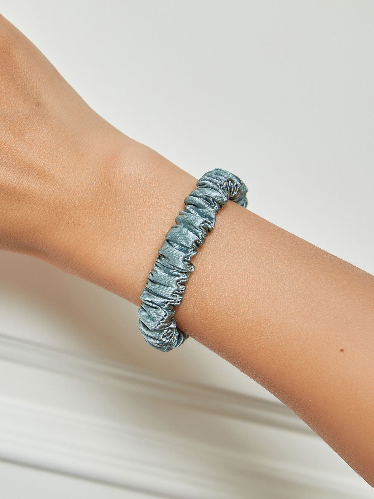 [Steel Blue] SilkSilky 19Momme Pure Silk Scrunchie 001