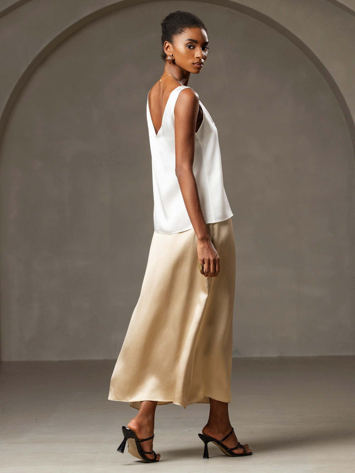 [White] SilkSilky Pure Silk Sleeveless V Neck Camisole Top 002