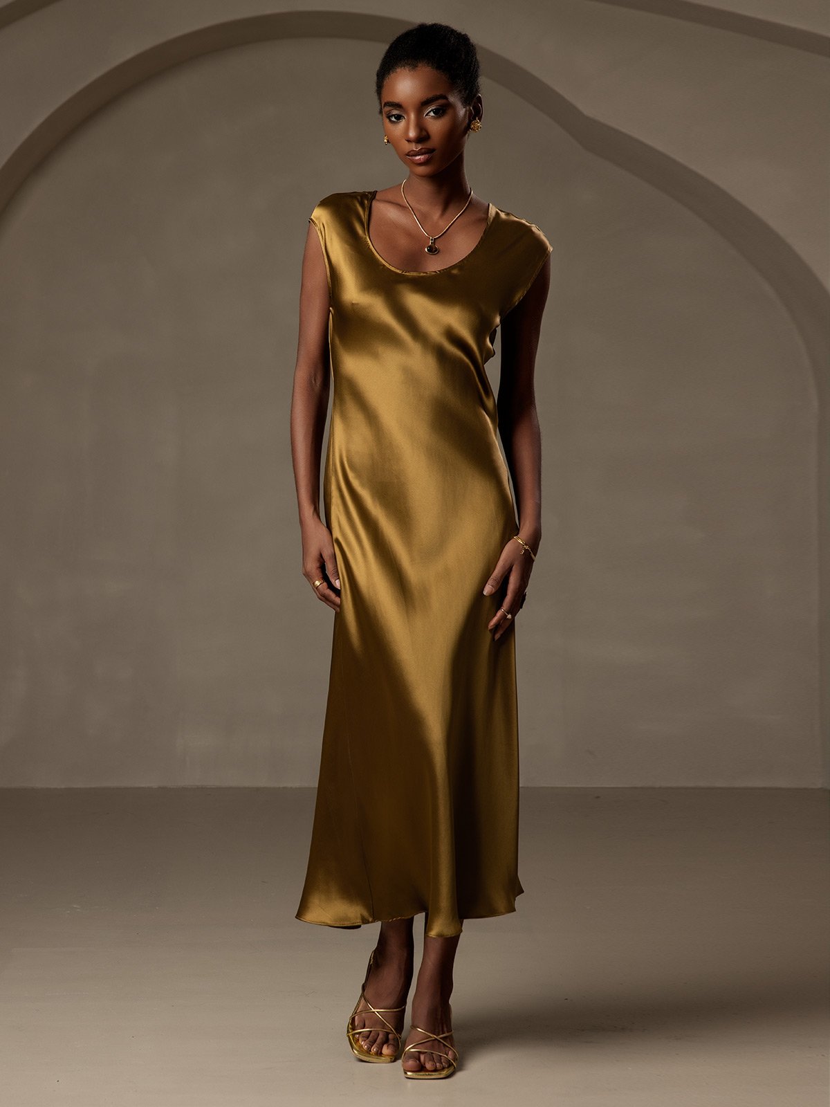 SilkSilky  19Momme Silk Sleeveless Round Neck Dress Brown 001