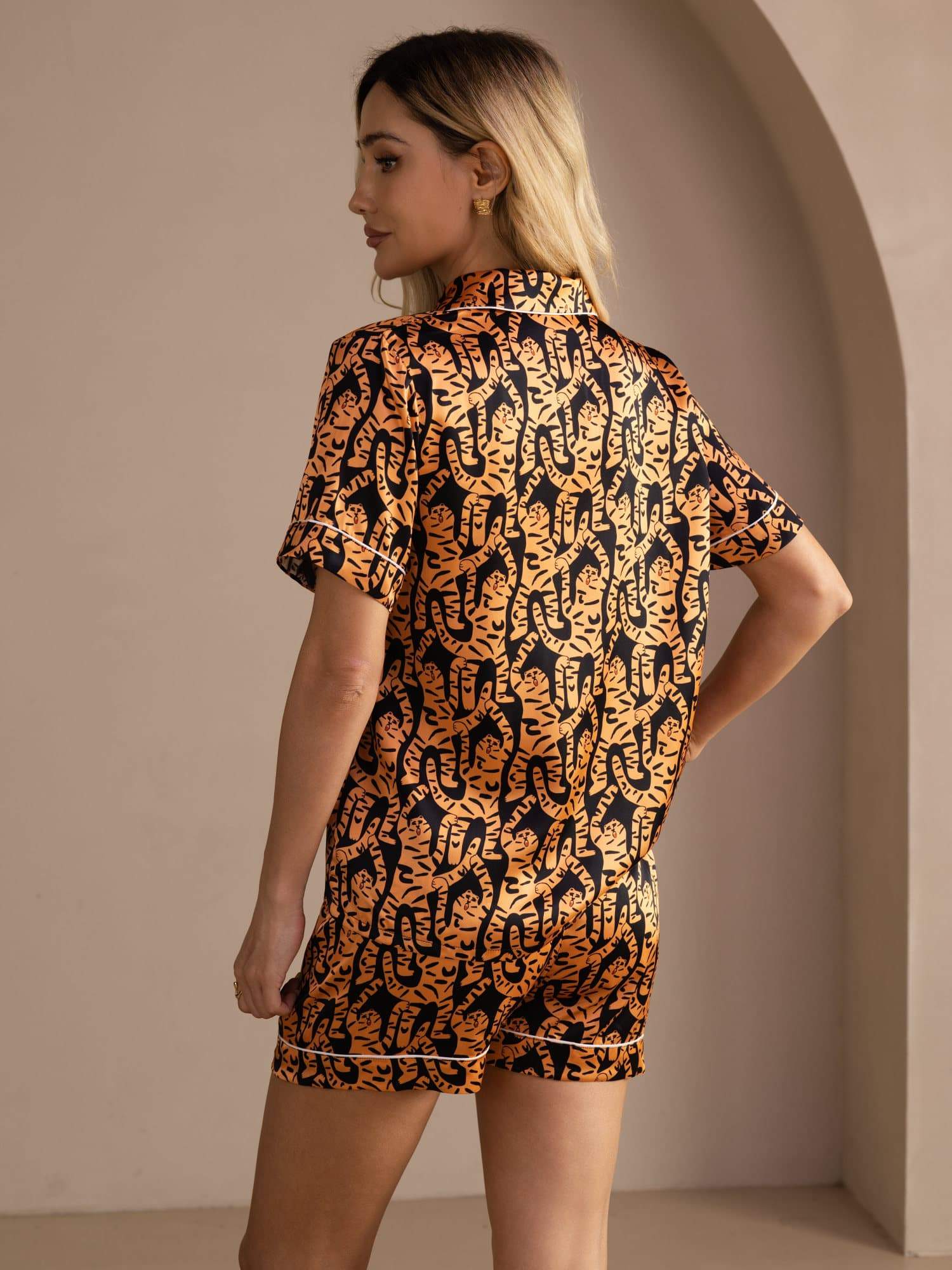 [Black Tiger] SilkSilky  Short Sleeve Lapel Collar Women's Pajamas 002