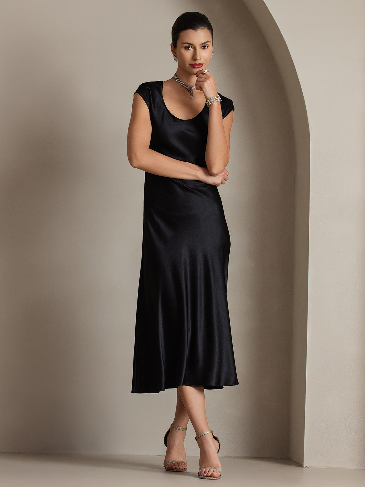 SilkSilky  19Momme Silk Sleeveless Round Neck Dress Black 007