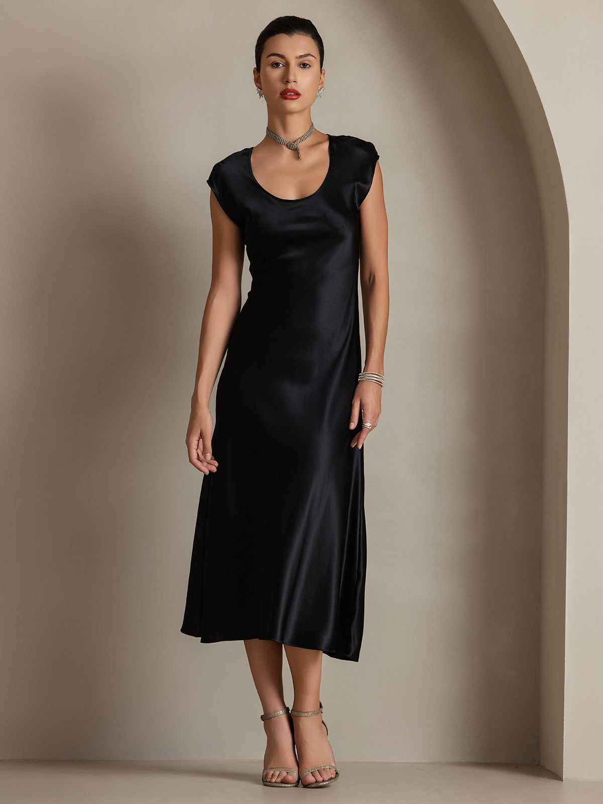 SilkSilky  19Momme Silk Sleeveless Round Neck Dress Black 003