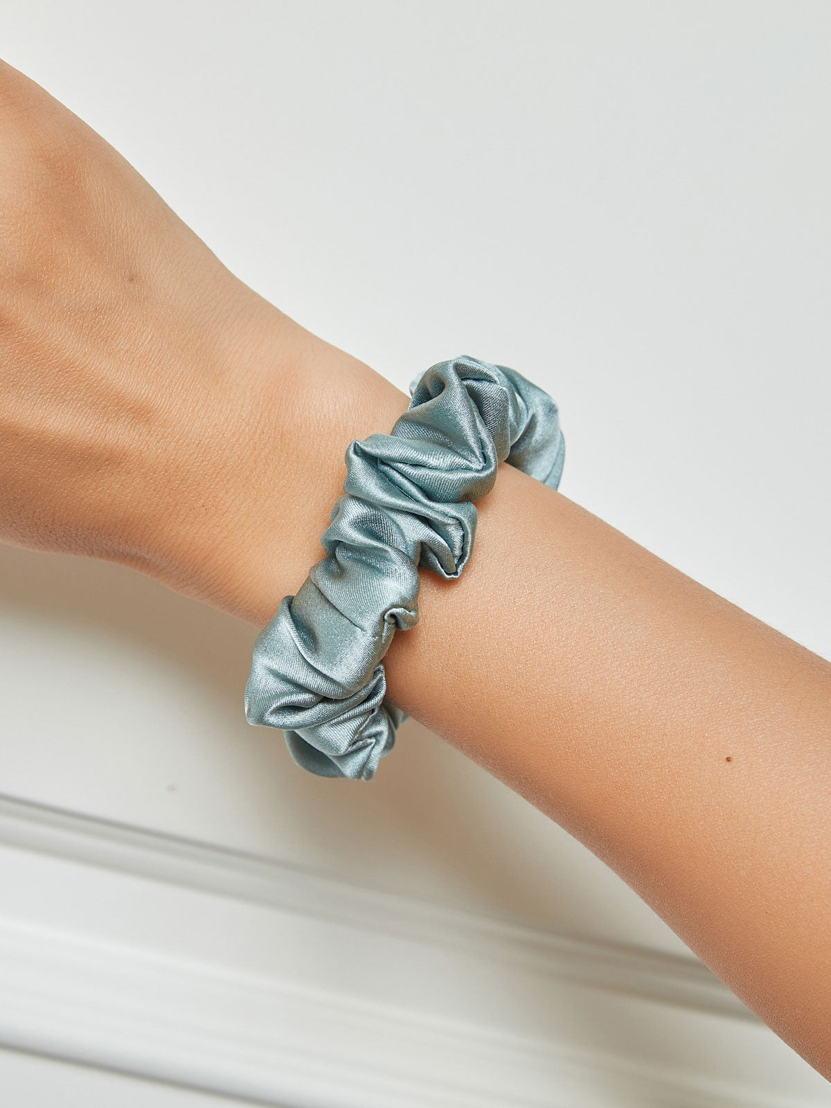 SilkSilky  19Momme Pure Silk Scrunchie SteelBlue 001