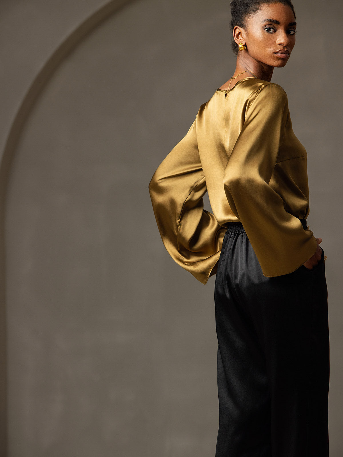 [Brown] SilkSilky  19Momme Silk Round Neck Women's T-Shirt 006