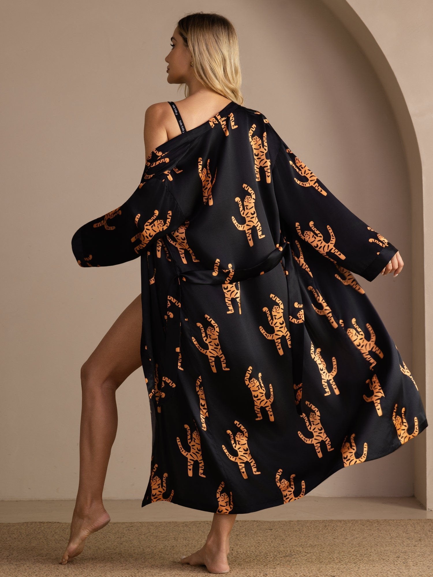 [Black Tiger] SilkSilky  Long Sleeve Women's Robe 002