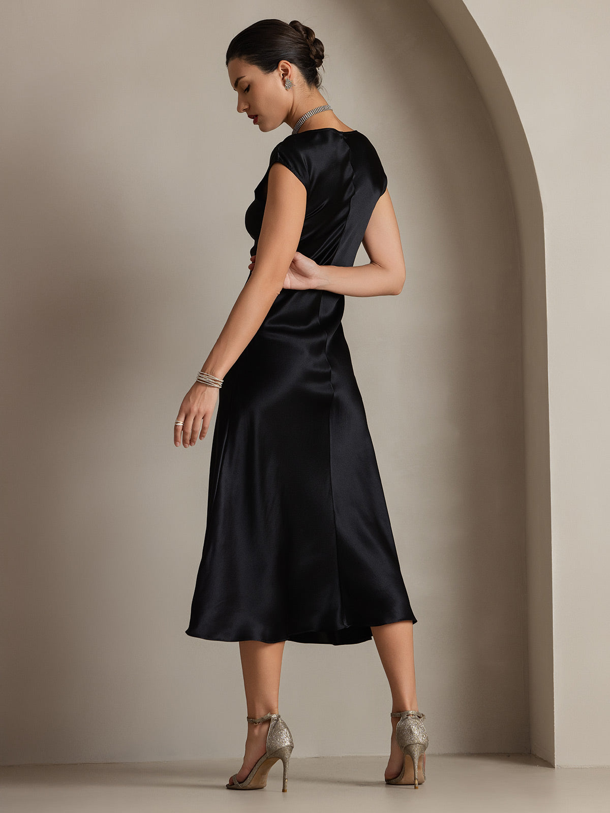 SilkSilky  19Momme Silk Sleeveless Round Neck Dress Black 002