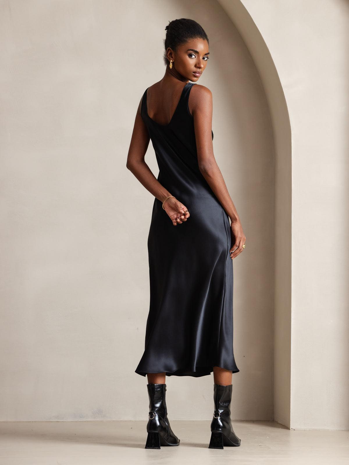 [Black] SilkSilky  Pure Silk Boat Neck Dress 002