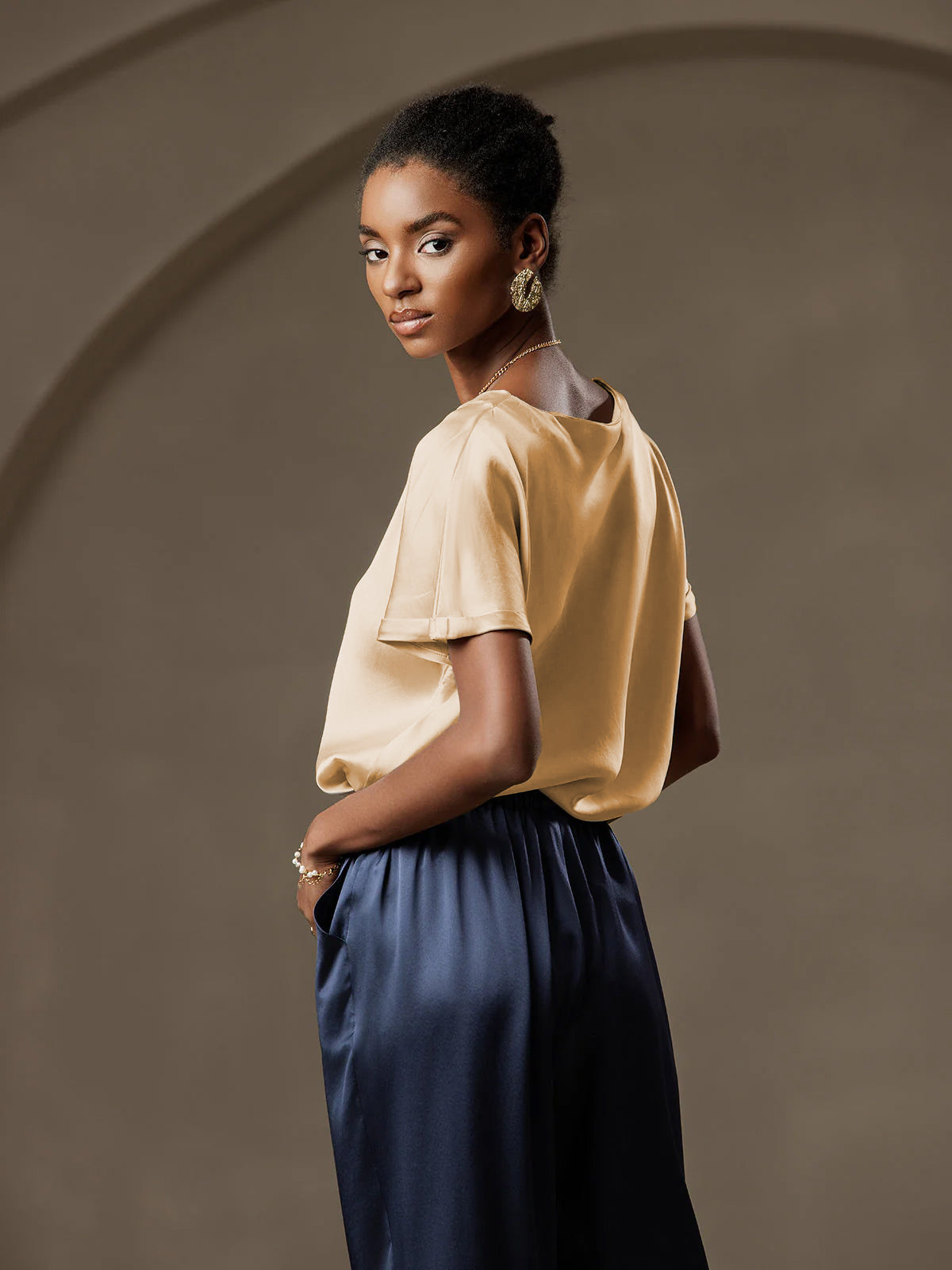 [Champagne] SilkSilky  19Momme Silk Round Neck Women's T-Shirt 004