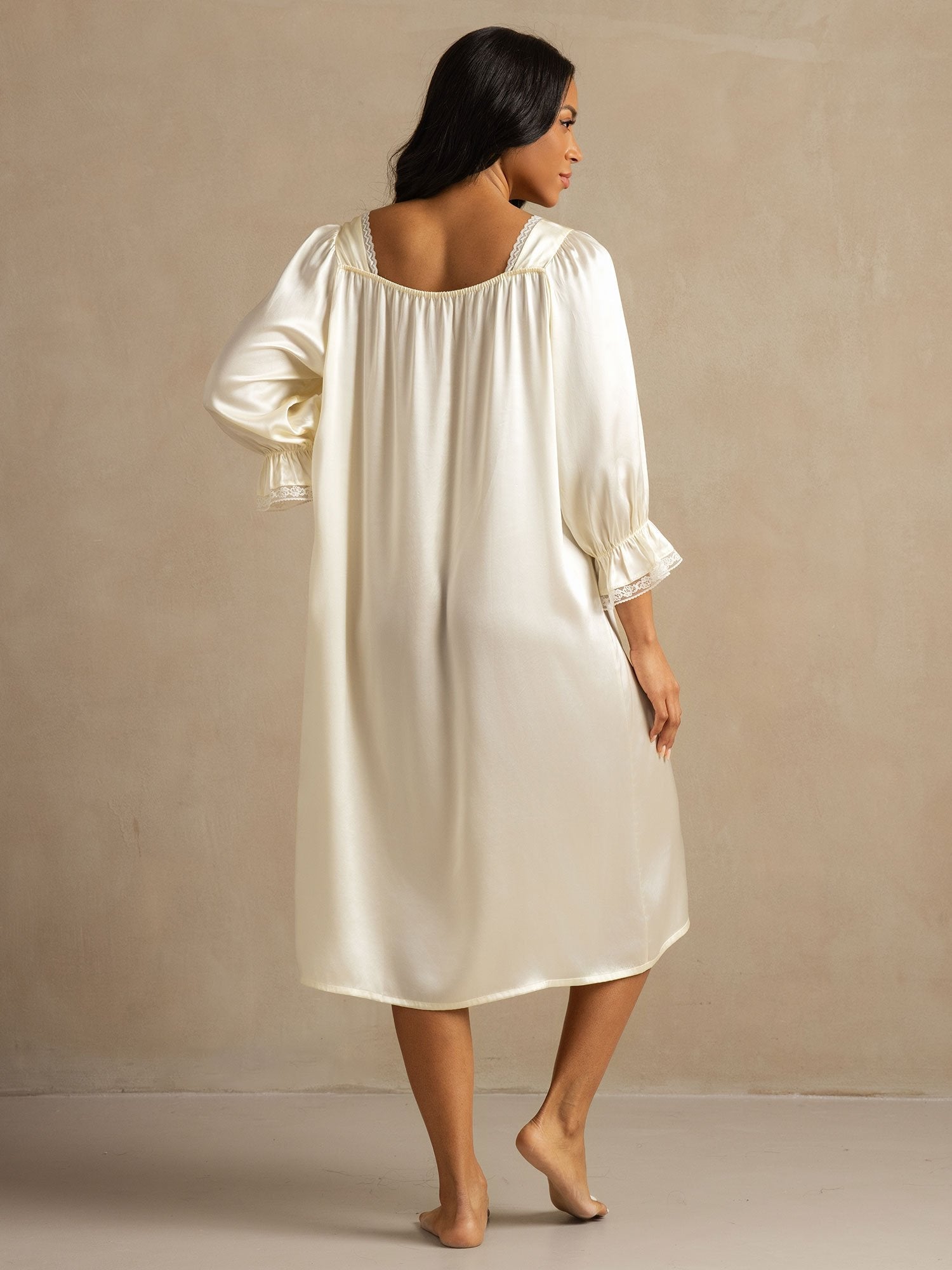 [White] SilkSilky Pure Silk Square Neck Nightgown 002