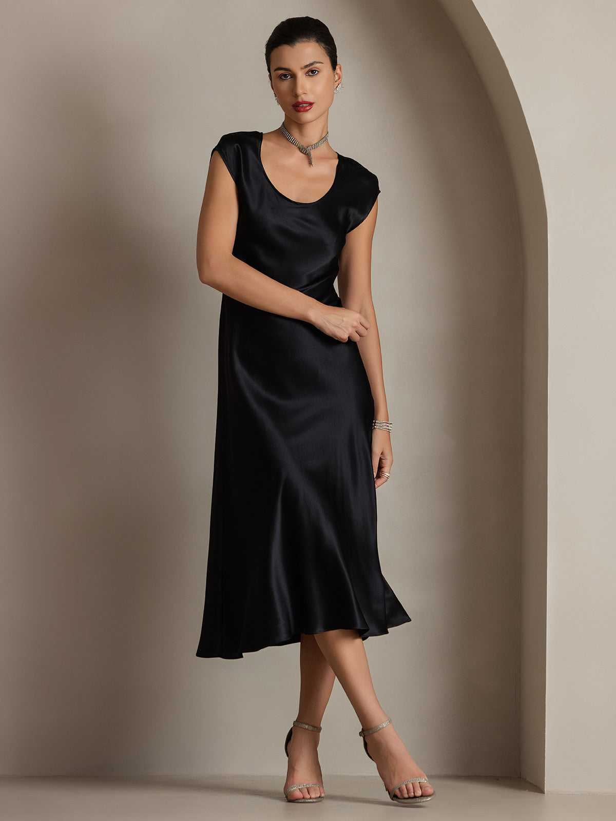 SilkSilky  19Momme Silk Sleeveless Round Neck Dress Black 005