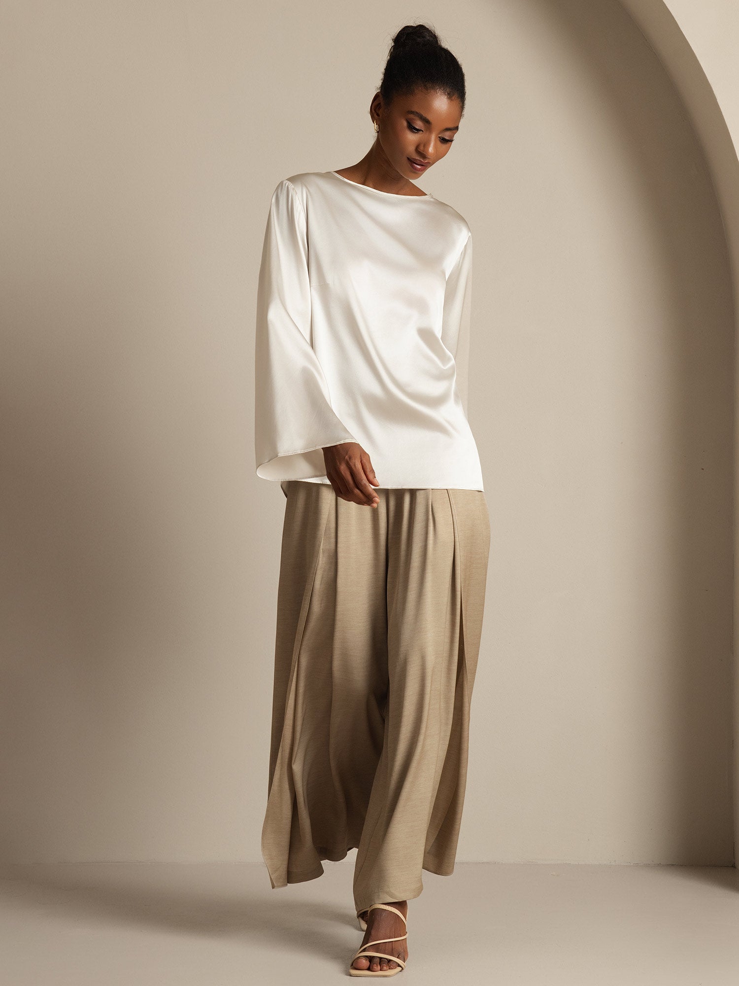 [Light Gray] SilkSilky  19Momme Silk Round Neck Women's T-Shirt 005