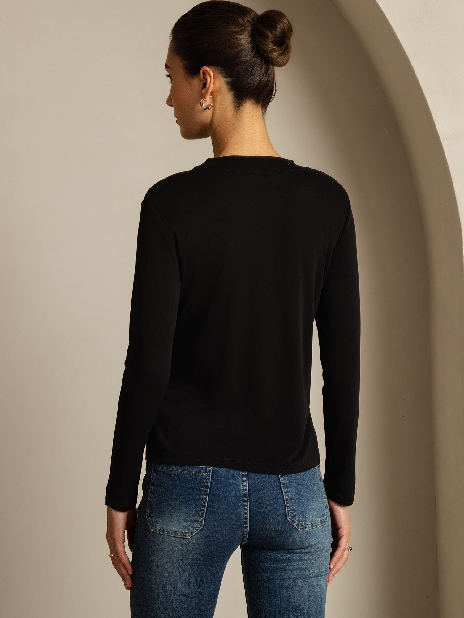 [Black] SilkSilky Pure Silk Round Neck Women's T-Shirt 002