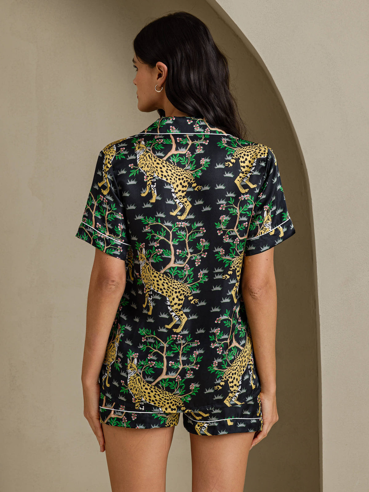 [Black Serval] SilkSilky Short Sleeve Notch Collar Women's Pajamas 002