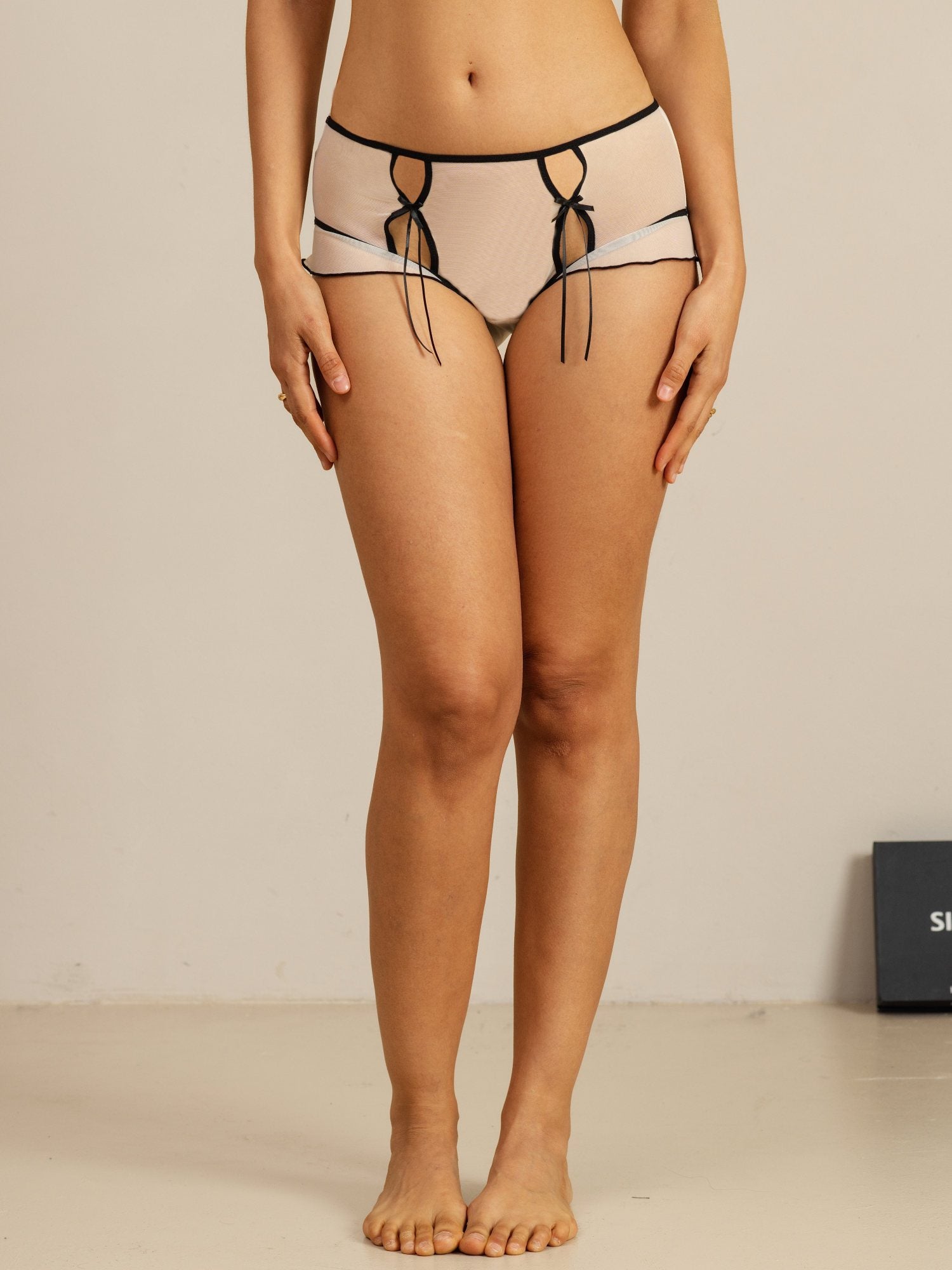 [White] SilkSilky Panty 006