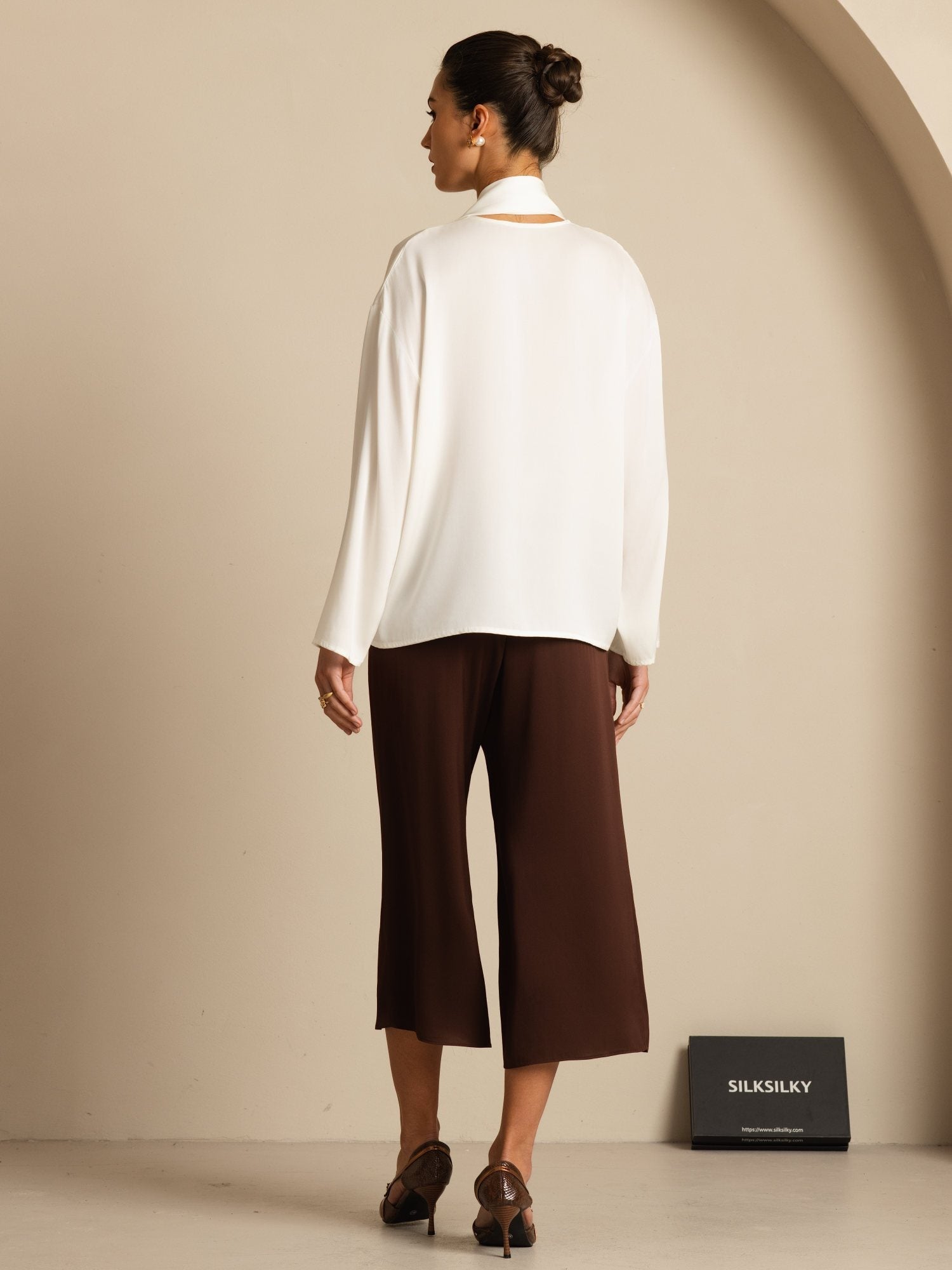 [White] SilkSilky 19Momme Silk Long Sleeve V Neck Blouse 002